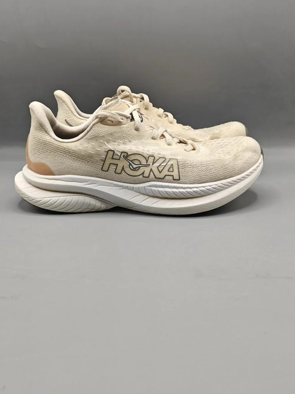 Hoka One One Mach 6 Running Shoes Women's Sz 7B Athletic Sneakers Beige